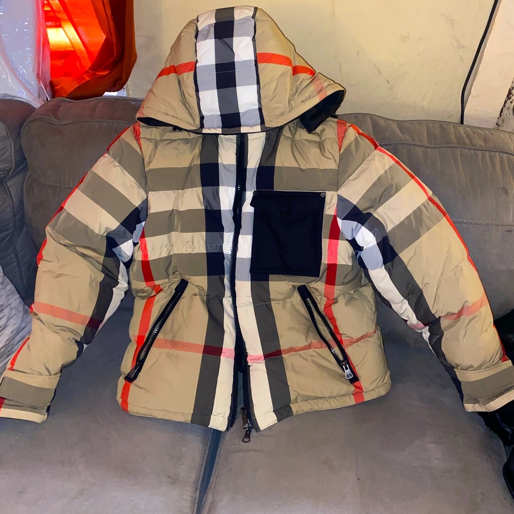 Burberry puffer - Picture 1 of 2
